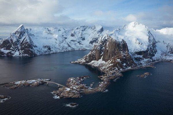 Comment choisir une croisière pour découvrir les fjords de Norvège en hiver?
